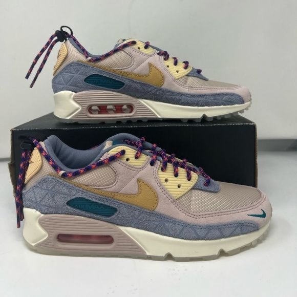 Athletic_Shoes